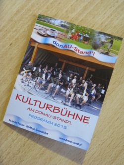 Einfahrt der Erla Swingers in den Donauhafen und Dämmerschoppen auf der Kulturbühne beim donAu Stand'l